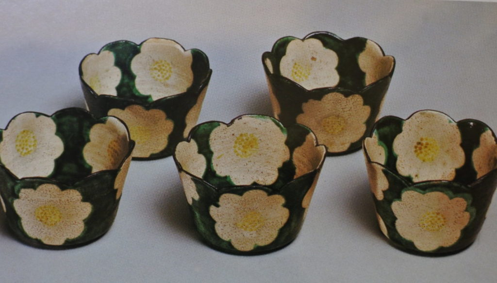 尾形乾山 (椿意匠向付)